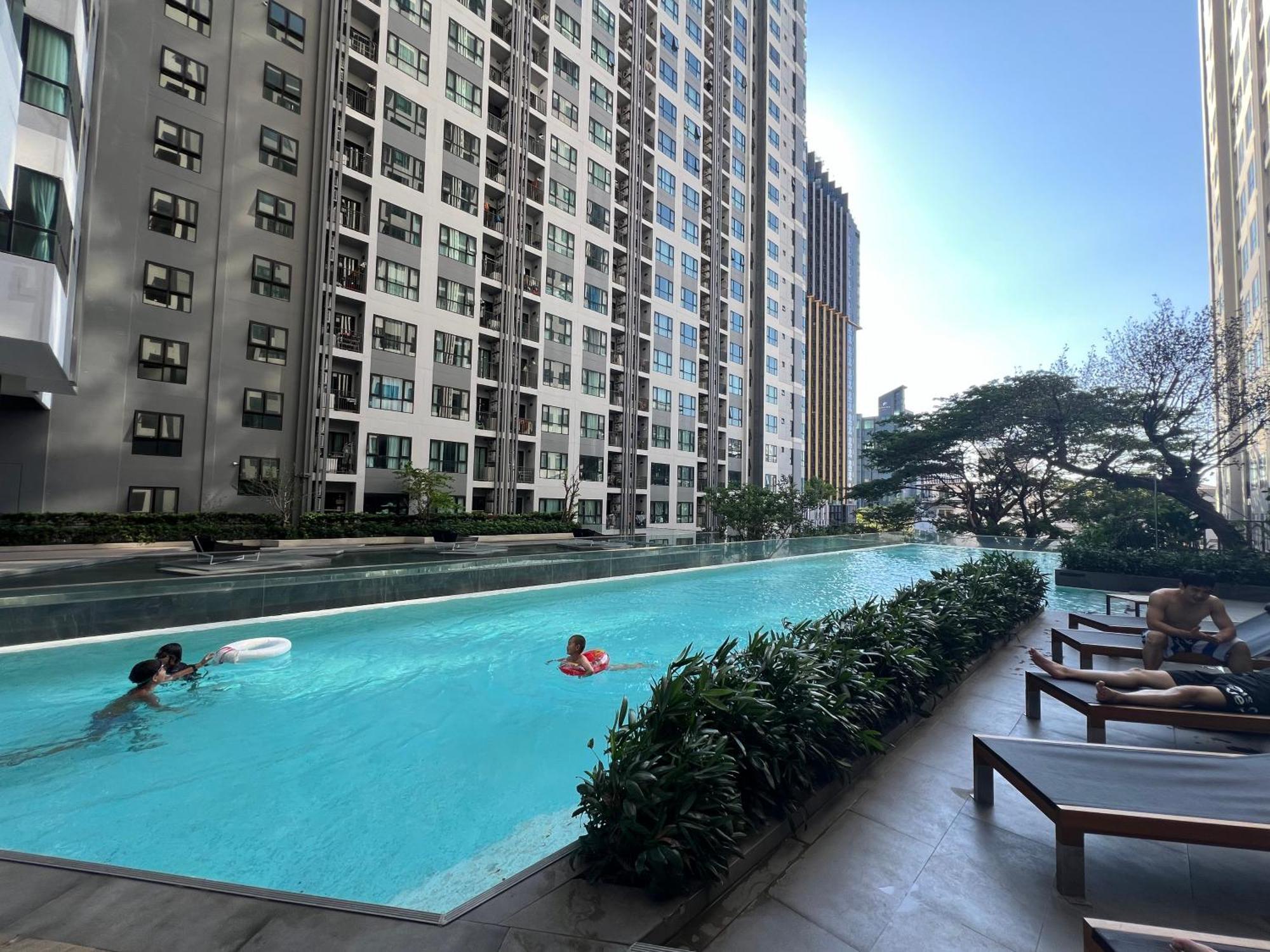 秘狗公寓 The Base Apartment Pattaya