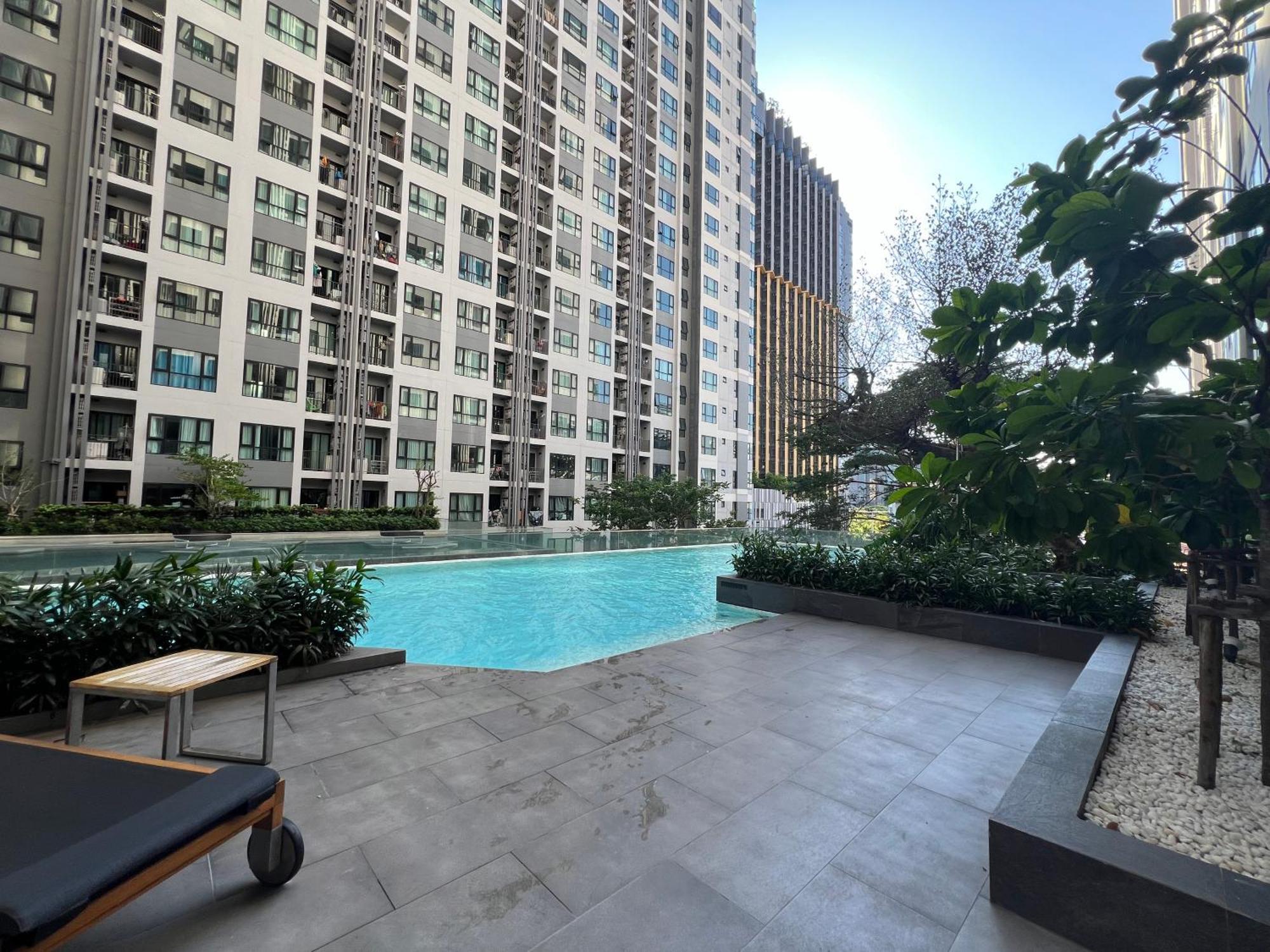秘狗公寓 The Base Apartment